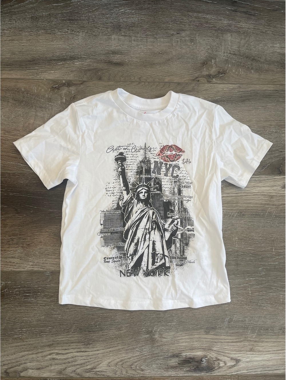 Art on Wheels tshirt NWOT size XS